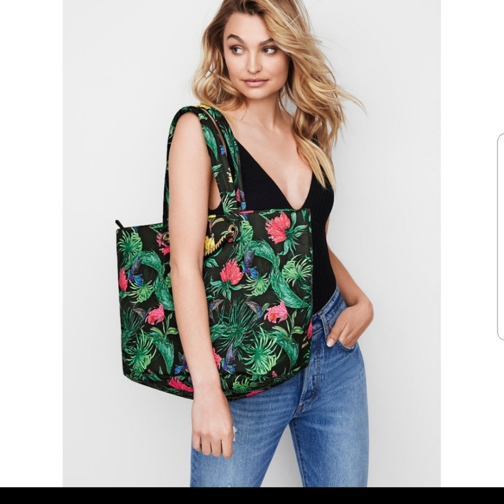 NEW VICTORIA SECRET PALM WEEKENDER.